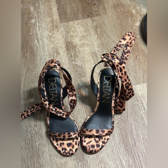 Deltan Makenna Jaguar Print Ankle Wrap
Dress Sandals women size 7.5 - Picture 9 of 17